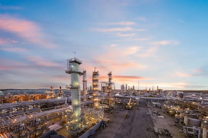 El nuevo joint venture entre Corteva y bp apunta a producir materia prima agrícola para biocombustibles avanzados, como SAF y diésel renovable.