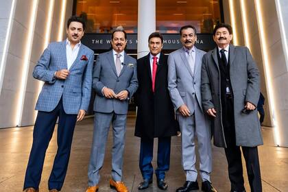 El nuevo letrero “Los Tigres del Norte Way” fue develado en una ceremonia oficial en Sunset Park, Brooklyn, una zona de alta concentración latina. Foto: Instagram @lostigresdelnorte