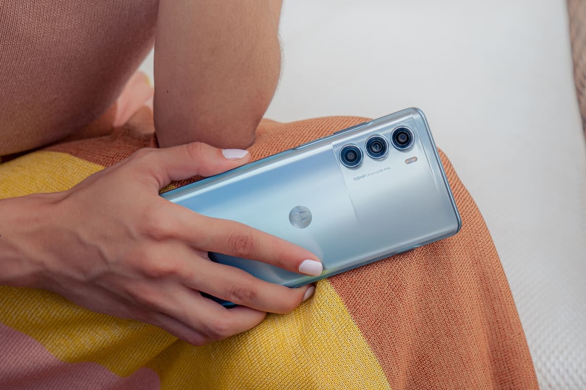 El nuevo Moto G200 tiene un chip Snapdragon 888+, una pantalla de 6,8 pulgadas, batería de 5000 mAh y una cámara principal de 108 megapixeles
