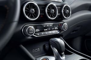 El nuevo Nissan Sentra solo viene con caja CVT (desapareció de la oferta la opción manual de entrada de gama)