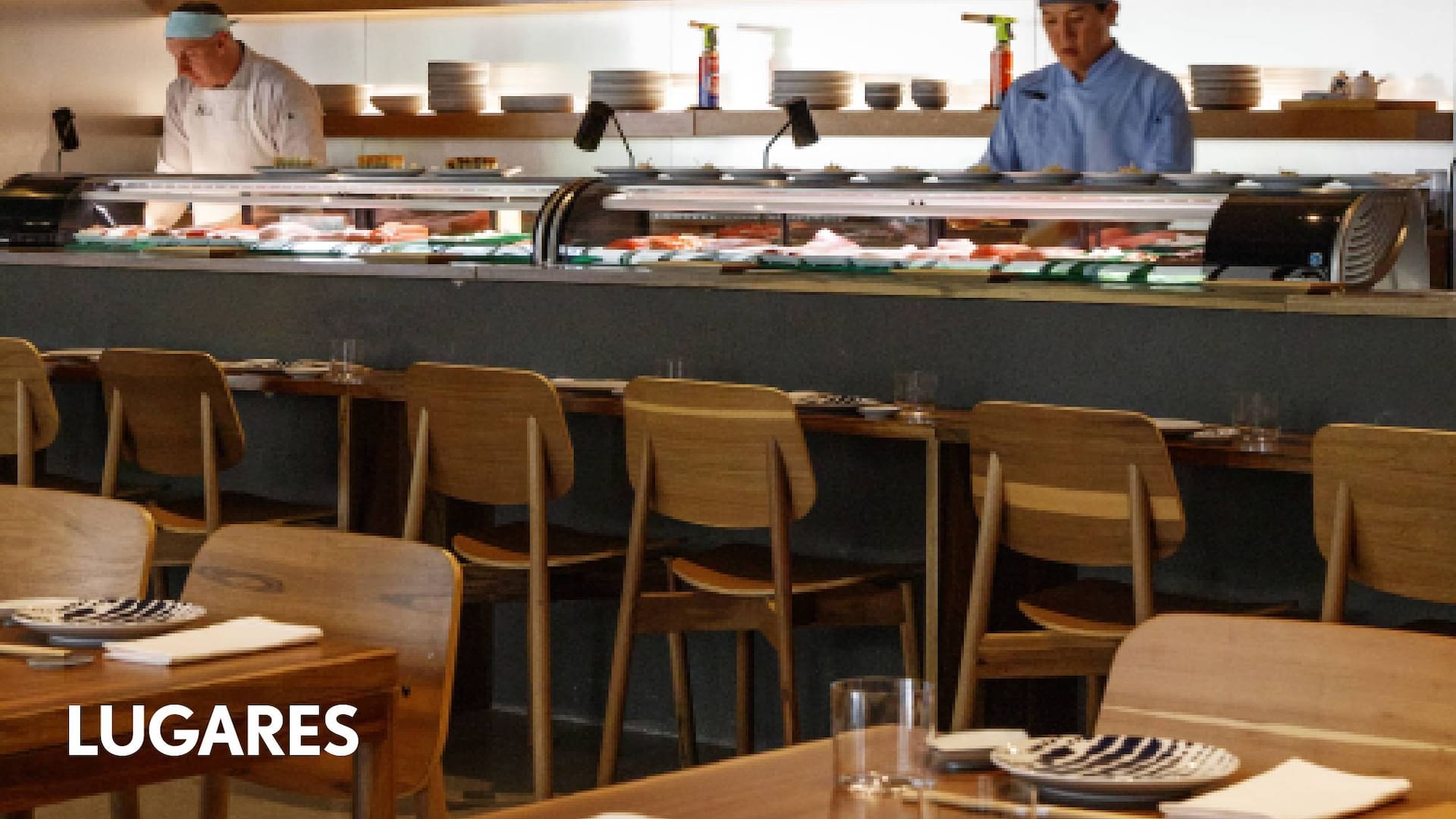 El nuevo omakase está en Palermo, en un primer piso con grandes ventanales que dan a la calle pero que no revelan completamente lo que sucede puertas adentro.