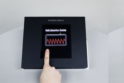 El nuevo panel OLED de Samsung puede reconocer una huella dactilar en cualquier parte de su superficie, y también medir la presión y el ritmo cardíaco