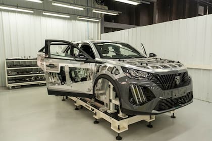 El nuevo Peugeot 2008 en la planta de El Palomar