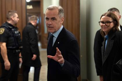 El nuevo premier de Canadá dice que mantendrá los aranceles hasta que EEUU muestre respeto