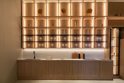 El nuevo producto está disponible en 12 diseños diferentes y resulta ideal para cocinas, como la que Wall Estudio presentó en la última edición de Casa FOA con la Melamina Camellia de Faplac como producto estrella.