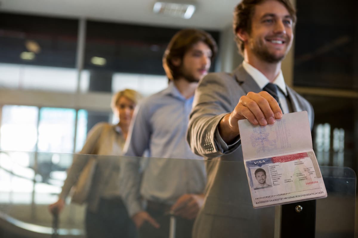El nuevo programa permite pagar US$750 adicionales para acceder a una entrevista acelerada de visa B1/B2 en puestos consulares seleccionados