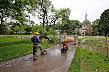 El nuevo sector del Ecoparque porteño los operarios se aprestan a terminar los últimos detalles antes de la reapertura de mañana