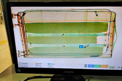 El nuevo Sistema de Análisis Anticipado de Equipajes de pasajeros le permitió a la Aduana descubrir en el aeropuerto internacional de Ezeiza casi ocho kilos de MDMA de máxima pureza, la droga sintética con la que se fabrica el "éxtasis"