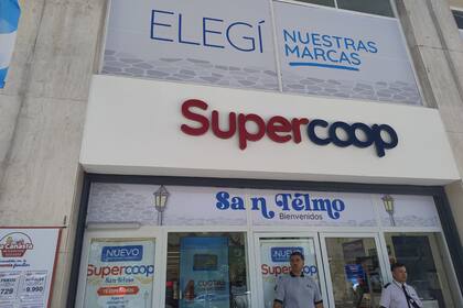 El nuevo Supercoop abrió hoy su primera sucursal en Buenos Aires, en el barrio de San Telmo, de la mano de la cadena bahiense la Cooperativa Obrera