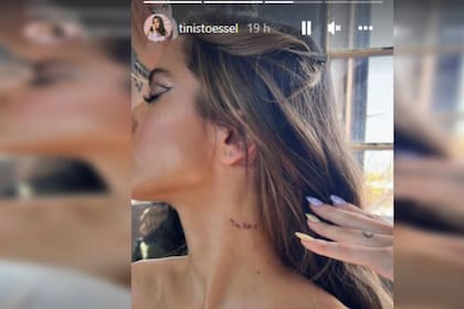 El nuevo tatuaje de Tini tiene un emocionante significado (Foto Twitter @tinistoessel)