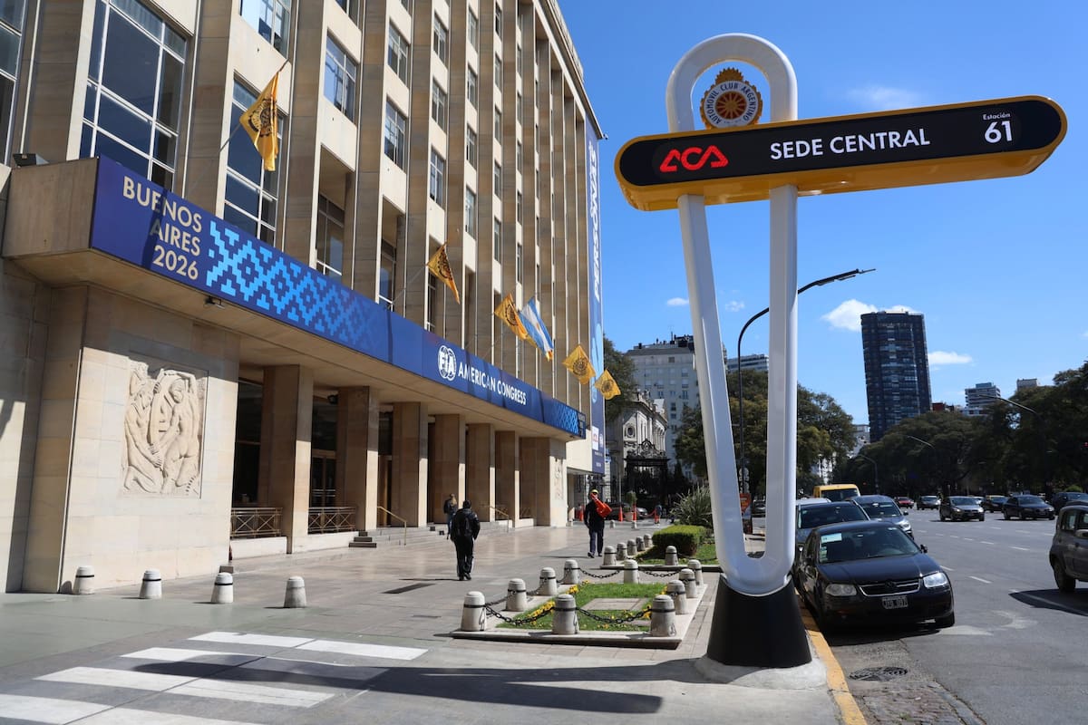 El nuevo tótem del ACA, en la sede porteña de Avenida del Libertador 1850