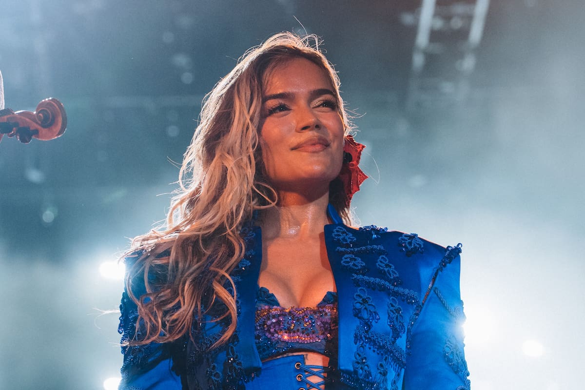 El nuevo tour acompaña el universo de Tropicoqueta, el álbum de 2025 de Karol G, que debutó en el No. 1 del Top Latin Albums de Billboard y se convirtió en su cuarto disco consecutivo en alcanzar esa posición