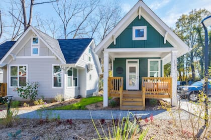 El nuevo vecindario abrió sus puertas en julio, pero algunos piensan que los precios de las pequeñas viviendas son impagables