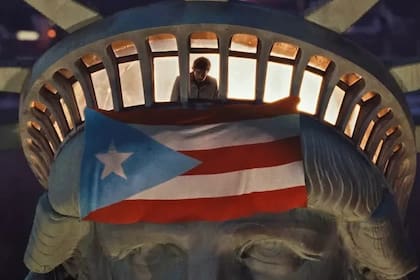 El nuevo videoclip de Bad Bunny lanza un mensaje crítico frente a las políticas de inmigración de Donald Trump.