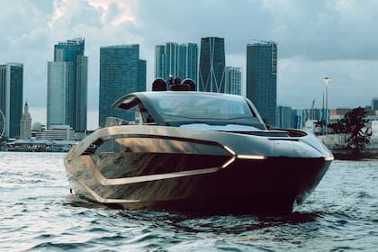 El nuevo yate de Lamborghini acaba de llegar a Miami