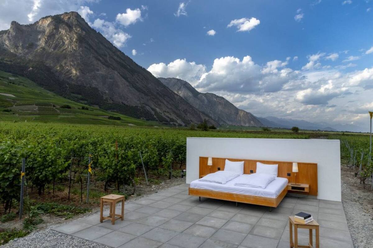 El Null Stern Hotel se encuentra en Suiza y ofrece una noche de "medio sueño" para que el huésped piense en los problemas más acuciantes del planeta tierra