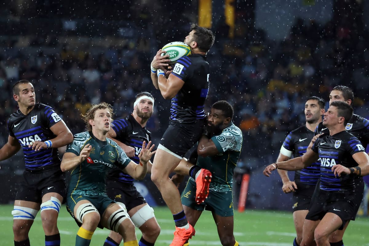 El número 10 en homenaje a Diego Maradona en la camiseta de Facundo Isa durante el partido que disputan Los Pumas vs. los Wallabies en Sidney, Australia.