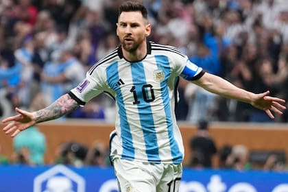El número 10, la cinta de capitán, y estampa de crack: Messi, en Qatar 2022