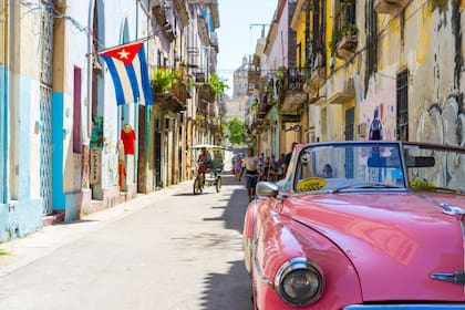 El número de cubanos que han dejado su país rumbo a EE.UU. equivale a la población completa de la provincia de Cienfuegos
