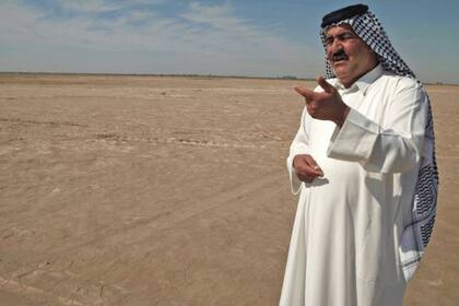 Sheikh Kazem Al Kaabi cultiva trigo de una aldea en el centro de Irak que sufre temperaturas extremas casi todos los años