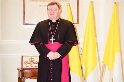 El nuncio Miroslaw Adamczyk se reunió con el Papa antes de emprender el viaje a Buenos Aires