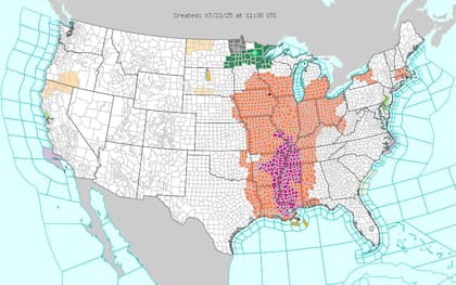 El NWS mantiene alertas activas desde el Golfo hasta Wisconsin, donde las temperaturas rondarán 95-98°F (35-37°C) con humedad extrema, mientras las noches no bajarán de 75°F (24°C)