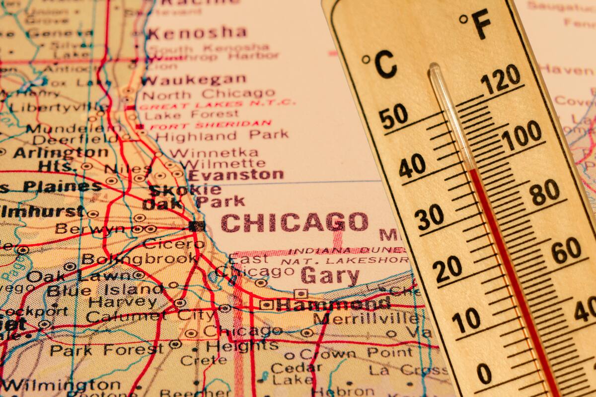 El NWS pronostica índices de calor entre 100 °F y 105 °F (38 °C a 41 °C) en Chicago durante el fin de semana, con humedad opresiva