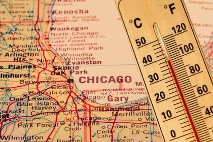 El NWS pronostica índices de calor entre 100 °F y 105 °F (38 °C a 41 °C) en Chicago durante el fin de semana, con humedad opresiva