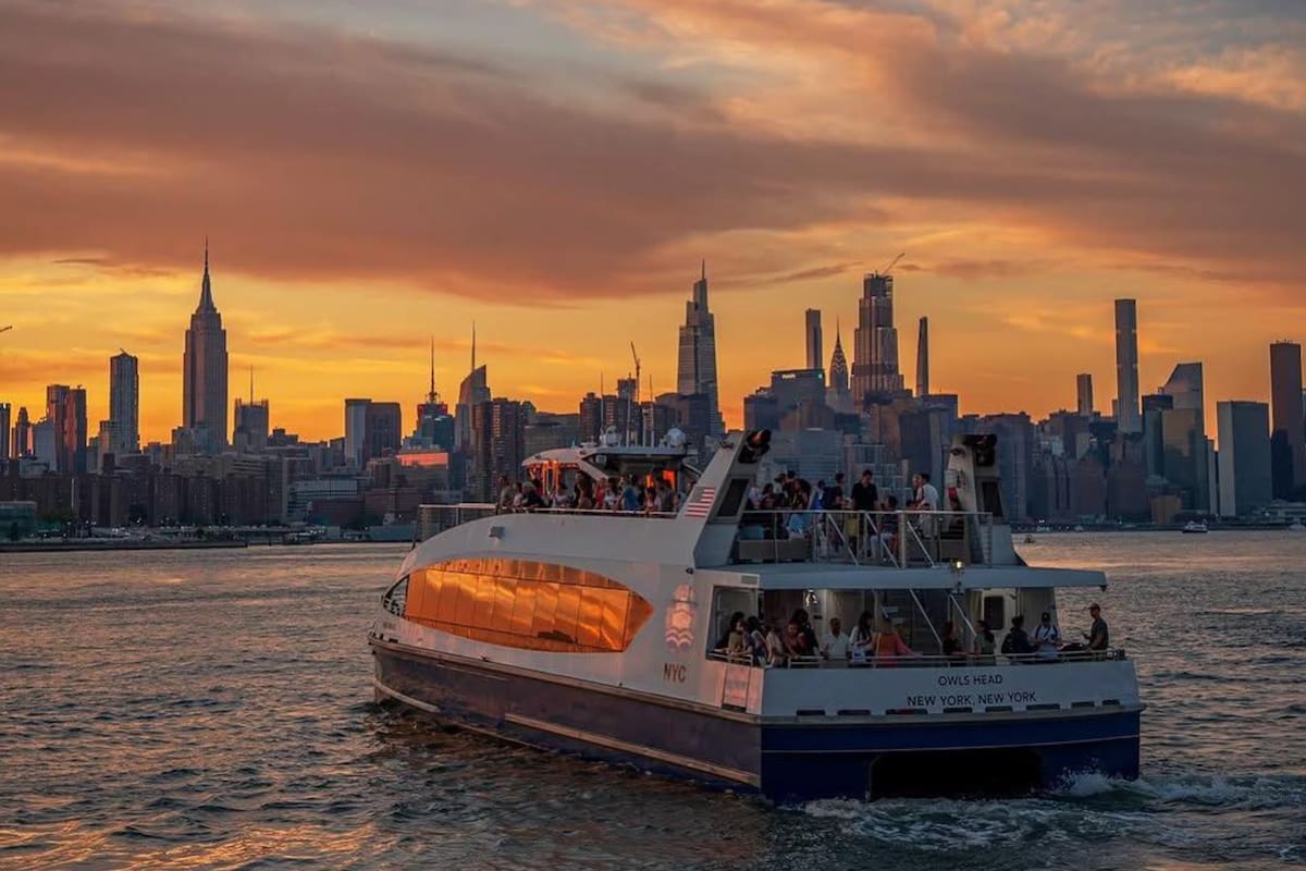 El NYC Ferry permite recorrer los distritos de Nueva York por menos de 5 dólares