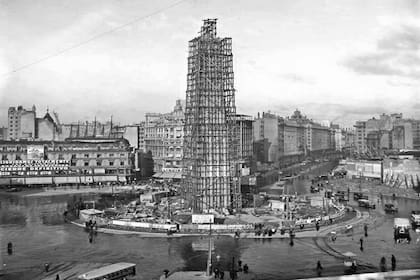El Obelisco en construcción (1936)