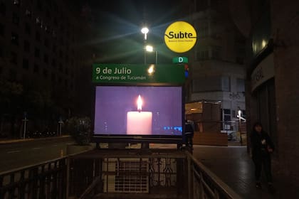 El obelisco fue el epicentro, el año pasado, pero otras pantallas céntricas también prendieron una vela digital por la paz