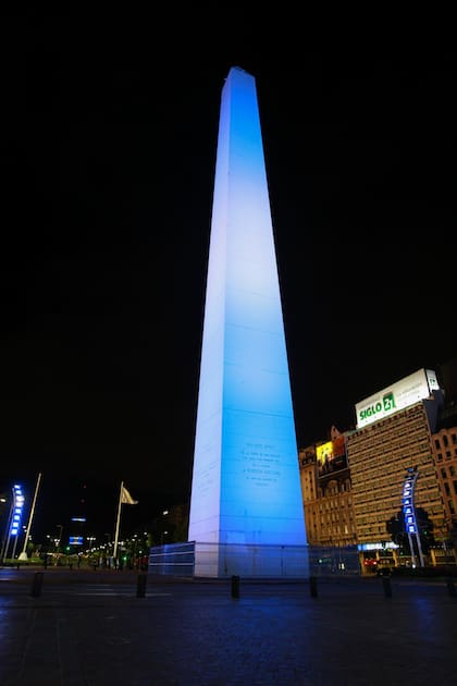 El Obelisco, iluminado según la ocasión