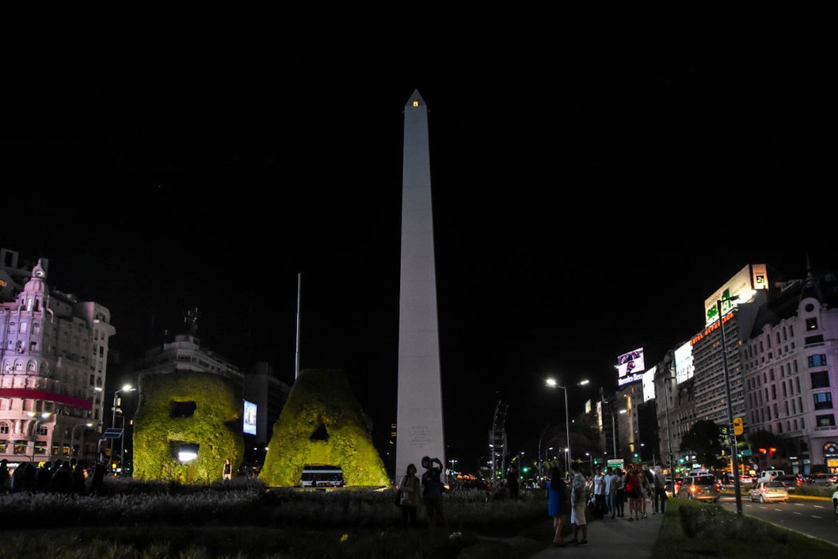El Obelisco, uno de los monumentos que permanecerá sin su iluminación habitual por la Hora del Planeta