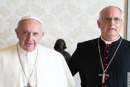 El obispo castrense, Santiago Olivera, se reunió con Francisco