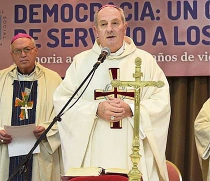 En la Semana Social de julio pasado, el obispo Jorge Lugones pidió "cambiar el paradigma del subsidio por el paradigma del trabajo"