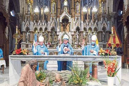 El obispo Oscar Ojea encabezó una misa en el santuario de Luján por el cuidado y el respeto de la vida por nacer