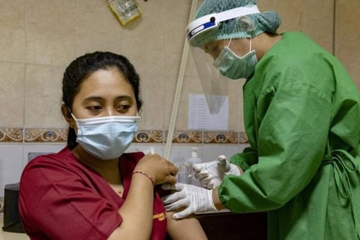 El objetivo de Indonesia es vacunar primero a la población de 18 a 59 años