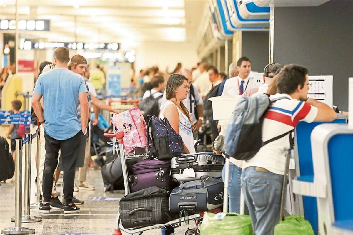 El objetivo oficial es descongestionar el Aeroparque, al que consideran "saturado"