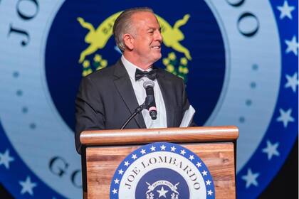 El objetivo primordial del gobernador es evitar las distracciones en las aulas y mejorar el rendimiento escolar. @joelombardonv vía Instagram