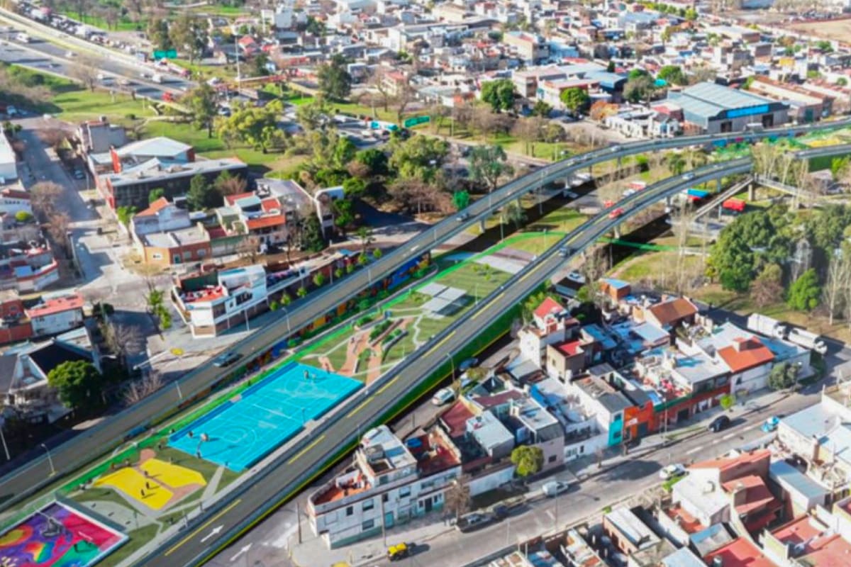 El objetivo principal de la obra es la vinculación vial y peatonal de la zona, con un cruce seguro y ágil