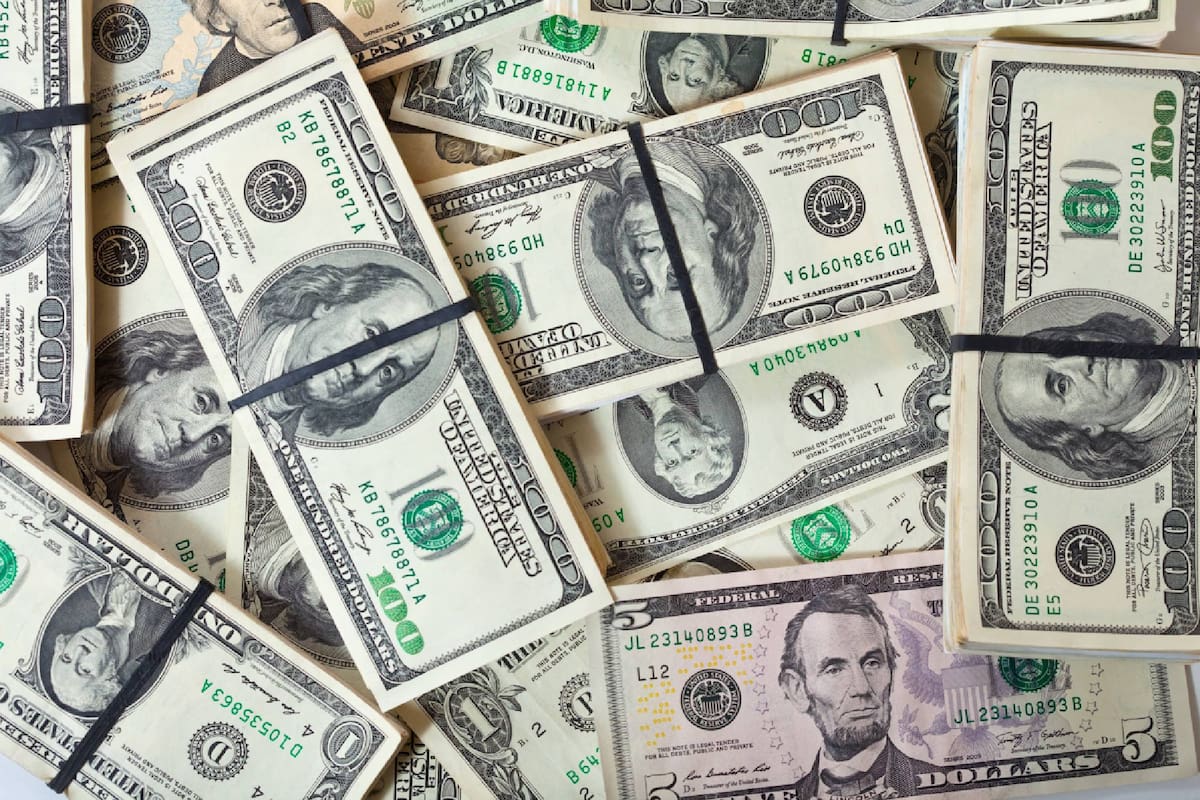 El objetivo sería ampliar la oferta de crédito y, al mismo tiempo, generar una mayor disponibilidad de dólares en el mercado cambiario.