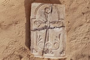 El objeto encontrado tiene unos 1400 años de antigüedad (Foto: Departamento de Cultura de EAU)