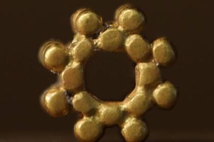 El objeto fue hallado en las excavaciones arqueológicas realizadas en el Monte del Templo, en Jerusalén y se trata de una pieza singular, por el material del que está hecho y por el trabajo artesanal que tiene