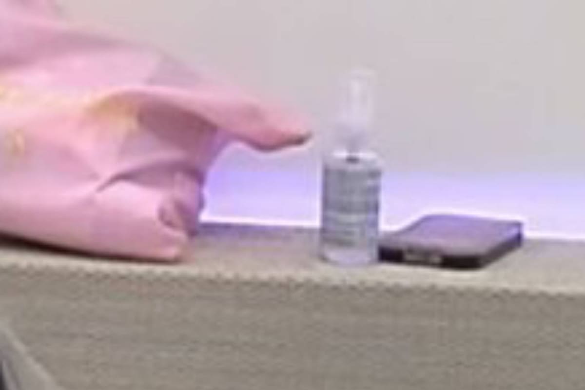 El objeto rectangular y plano que un usuario de Twitter descubrió en Gran Hermano despertó suspicacias, polémicas y diversidad de comentarios en las redes sociales