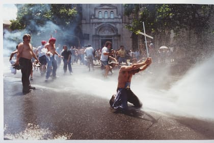 Las revueltas de diciembre de 2001 en la lente de Rodrigo Abd