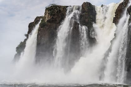 El ochenta por ciento de las cataratas están en territorio argentino y el veinte por ciento restante, en Brasil.