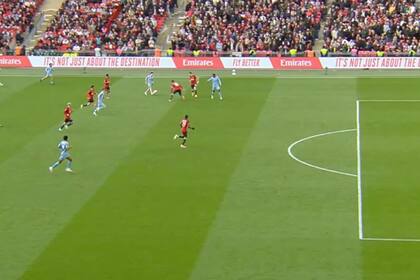 El offside que le cobraron a Wright en la jugada que establecía el 4-3 para Coventry