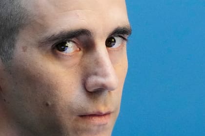 El oficial de la gendarmería argentina Nahuel Gallo ofrece una rueda de prensa días después de ser l