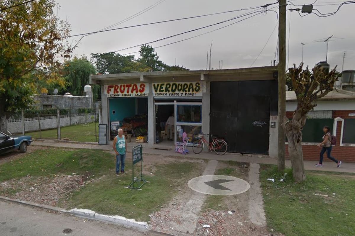 El oficial se encontraba vestido de civil realizando las compras para su casa cuando fue sorprendido por los delincuentes
