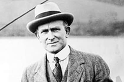 El oficial segundo fue reemplazado a último momento y no emprendió viaje en abril de 1912